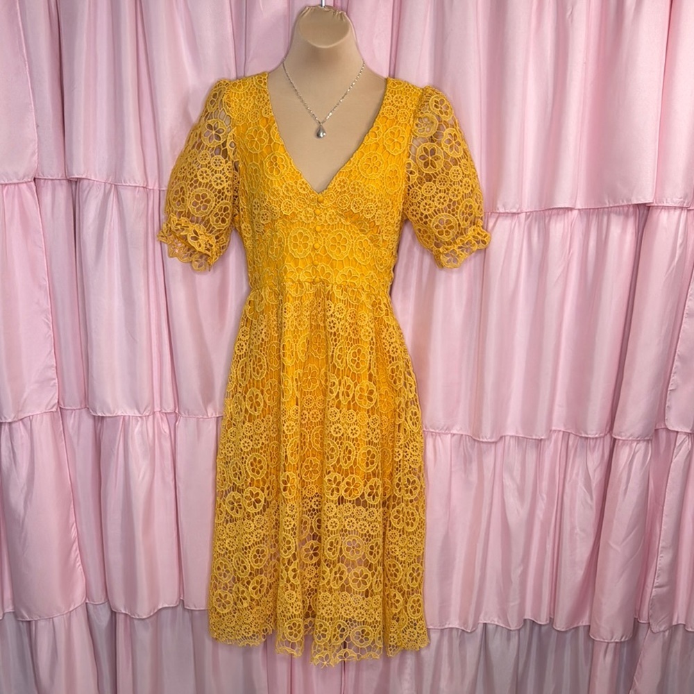 86. GILLI Beautiful Yellow Lace Midi Dress – Size Small